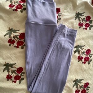 VGUC Lululemon Aligns 25” size 6, Lilac Smoke